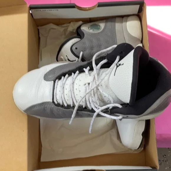 USED- Air Jordan 13 retro - Picture 3 of 5